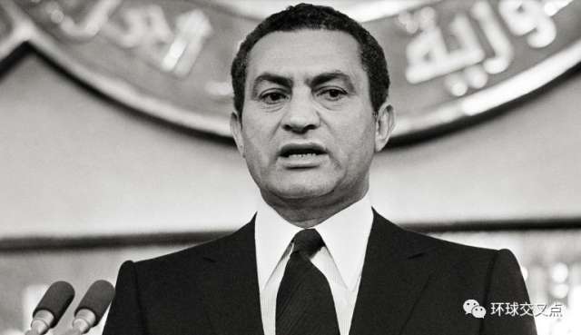 埃及前总统穆巴拉克去世:无法低调的戏剧人生