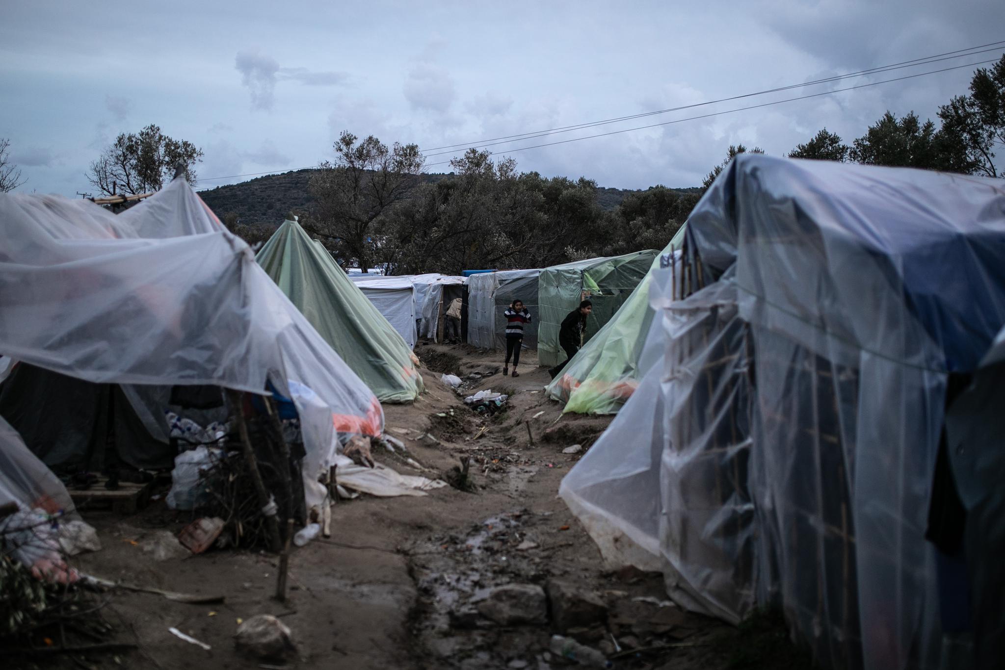 希腊岛民阻止政府修建新难民营