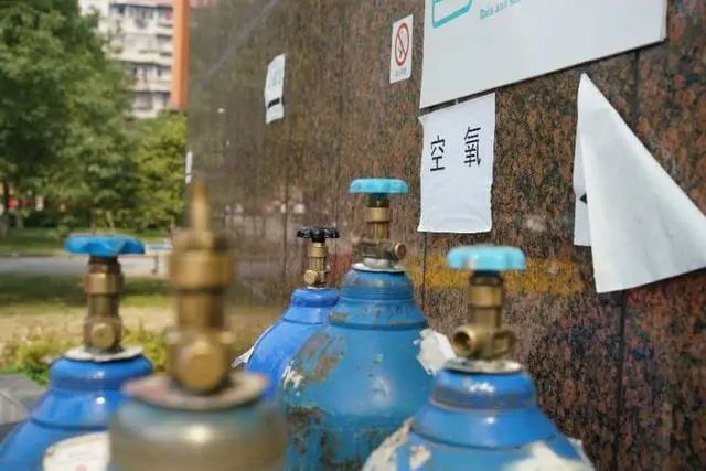 他们接管了“重灾区”