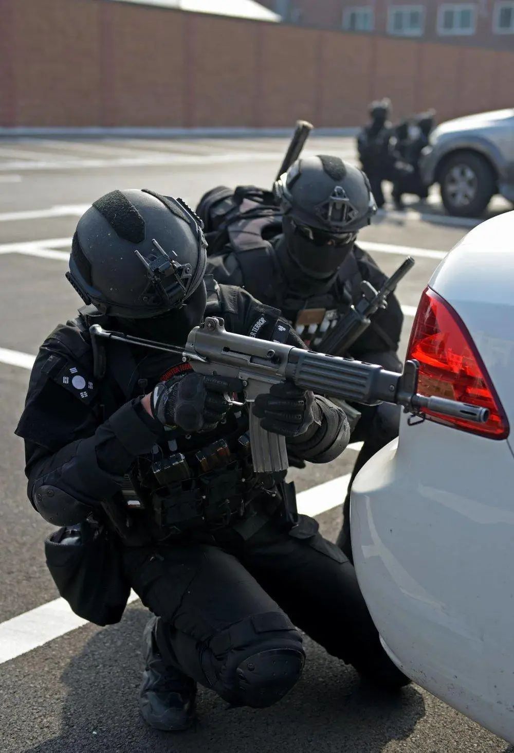 战术服的韩国特警,此前韩媒报道称这次演习的重点是军警部队联合作战