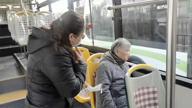 公交 被强制带离看看新闻knews记者 宣克炅2020-02-27 17:47疫情期间