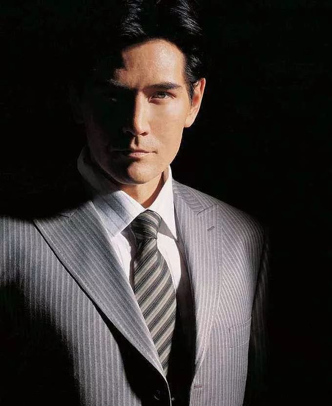 费翔"鲜肉期"照片曝光,我终于知道了我妈非他不嫁的原因!