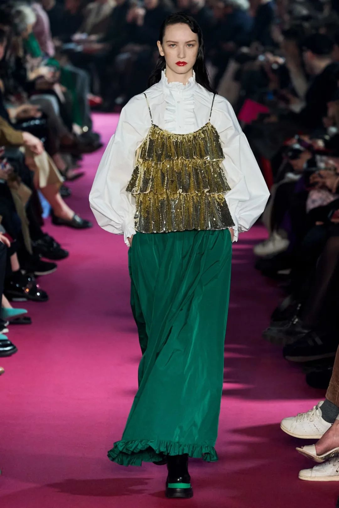 忍不住要蹦起来的同时,记得时刻保持少女心喔~armani,第一次"在线走秀