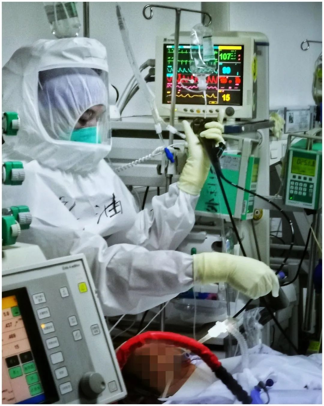 战"疫"英雄谱①丨与死神赛跑,做新冠肺炎危重症患