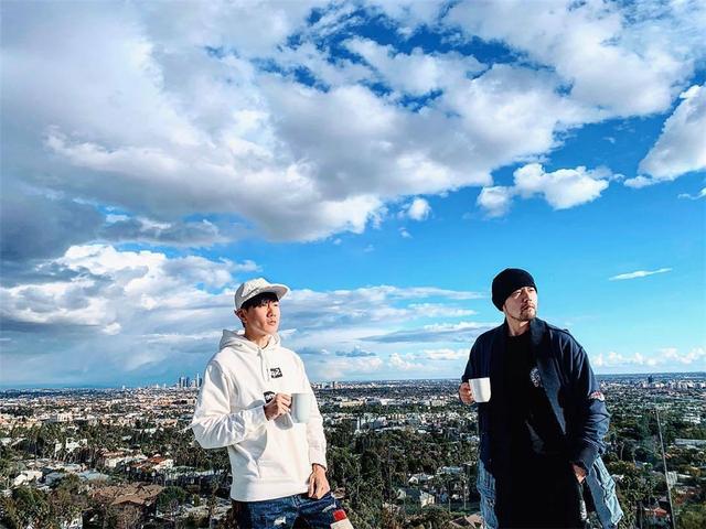 双j合体了?当酷帅大叔周杰伦遇上暖萌可爱林俊杰,你pink谁