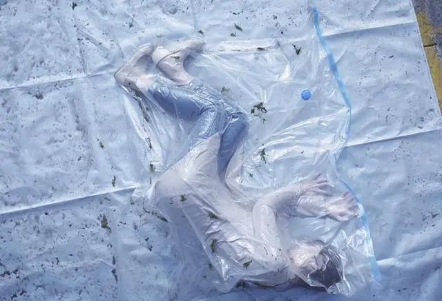 42岁tvb帅气型男演死尸赤裸裸被解剖引热议为家庭甘愿做配角多年