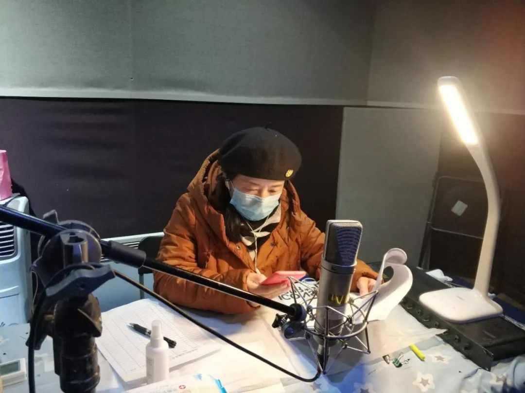 邝惠妹的演播者——伍凤春