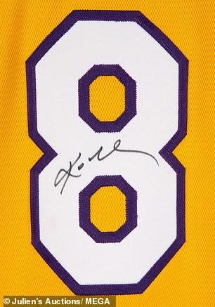 科比生前手印签名球衣将被拍卖!2000年8号20000美元,值得收藏