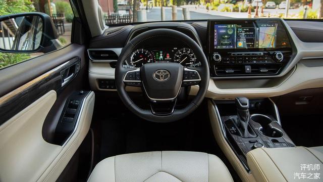 内饰更精致功能更全面2020款丰田汉兰达海外试驾