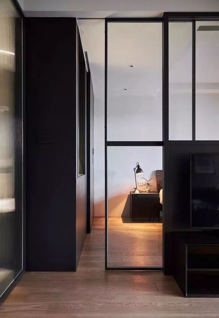 我家的黑框玻璃太刚了!