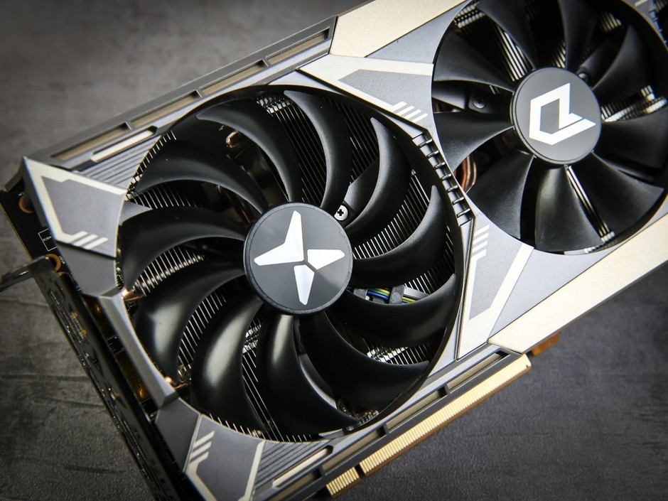 帅不帅迪兰rx5700xtx战神图赏