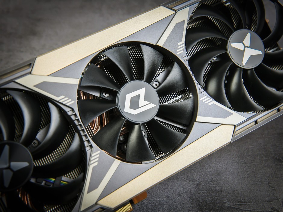 帅不帅迪兰rx5700xtx战神图赏