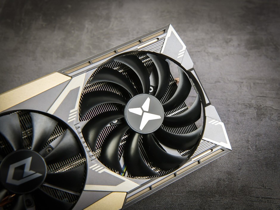 帅不帅迪兰rx5700xtx战神图赏