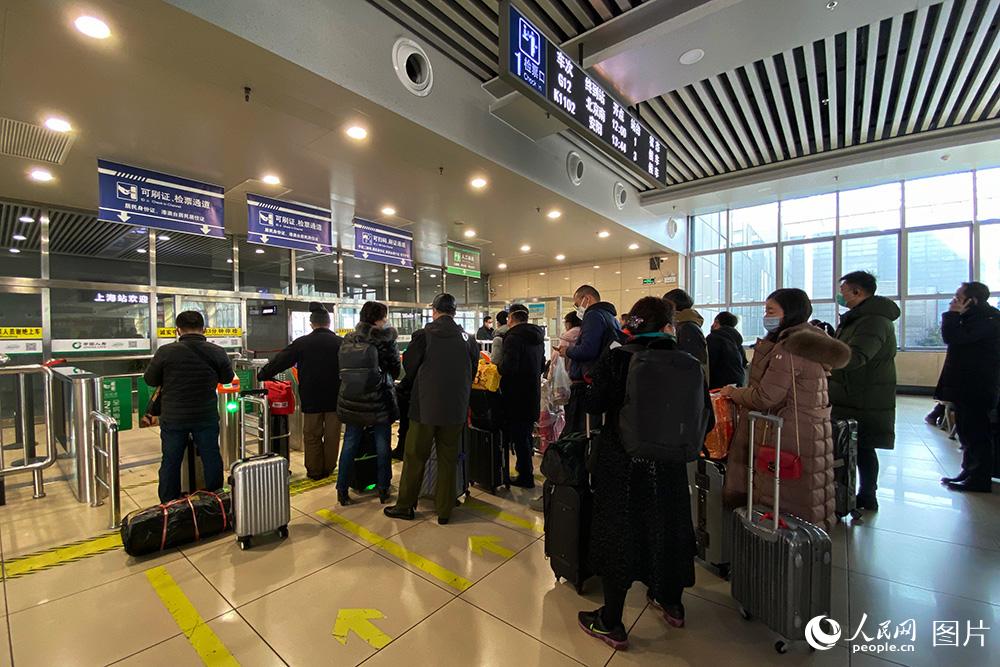 新型冠状病毒肺炎疫情下的返京旅程 需填写《旅客信息登记表》