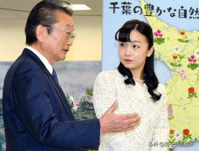 25岁日本公主参观花展 美人略施粉黛气质清新 美过当年雅子妃 真子 新浪新闻 25岁日本公主参观花展 美人略施粉黛气质清新 美过当年雅子妃 真子 新浪新闻