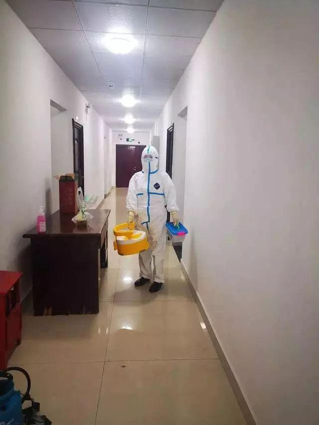 一家5口从武汉回杭父母外婆3人确诊8岁哥哥2岁妹妹被隔离7位妈妈站了