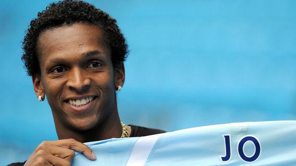 与大多数葡萄牙或巴西国籍的球员一样,若的真实姓名非常长.