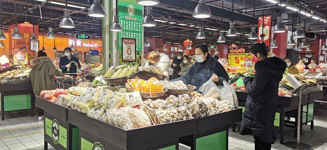 蘇州家樂福超市東環店蔬菜,肉類供貨充足,價格穩定