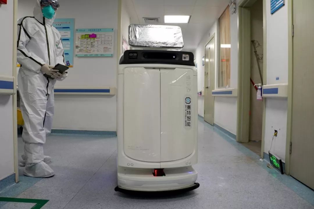 据广东省人民医院院长余学清介绍,上岗的机器人集成现阶段全国最强的