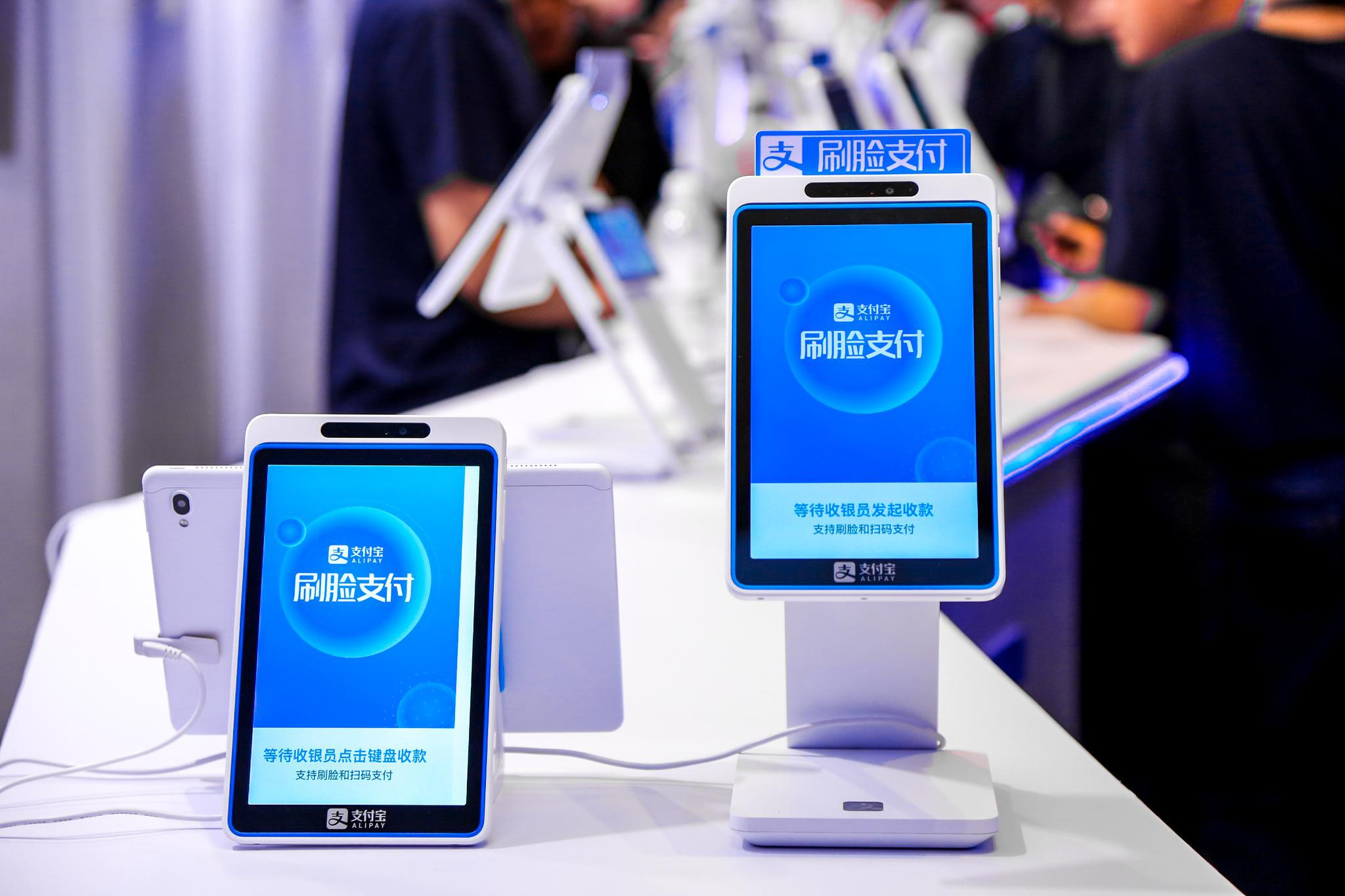 随着蜻蜓的硬件和算法优化升级,支付宝的扫脸技术已经会通盘考虑一个