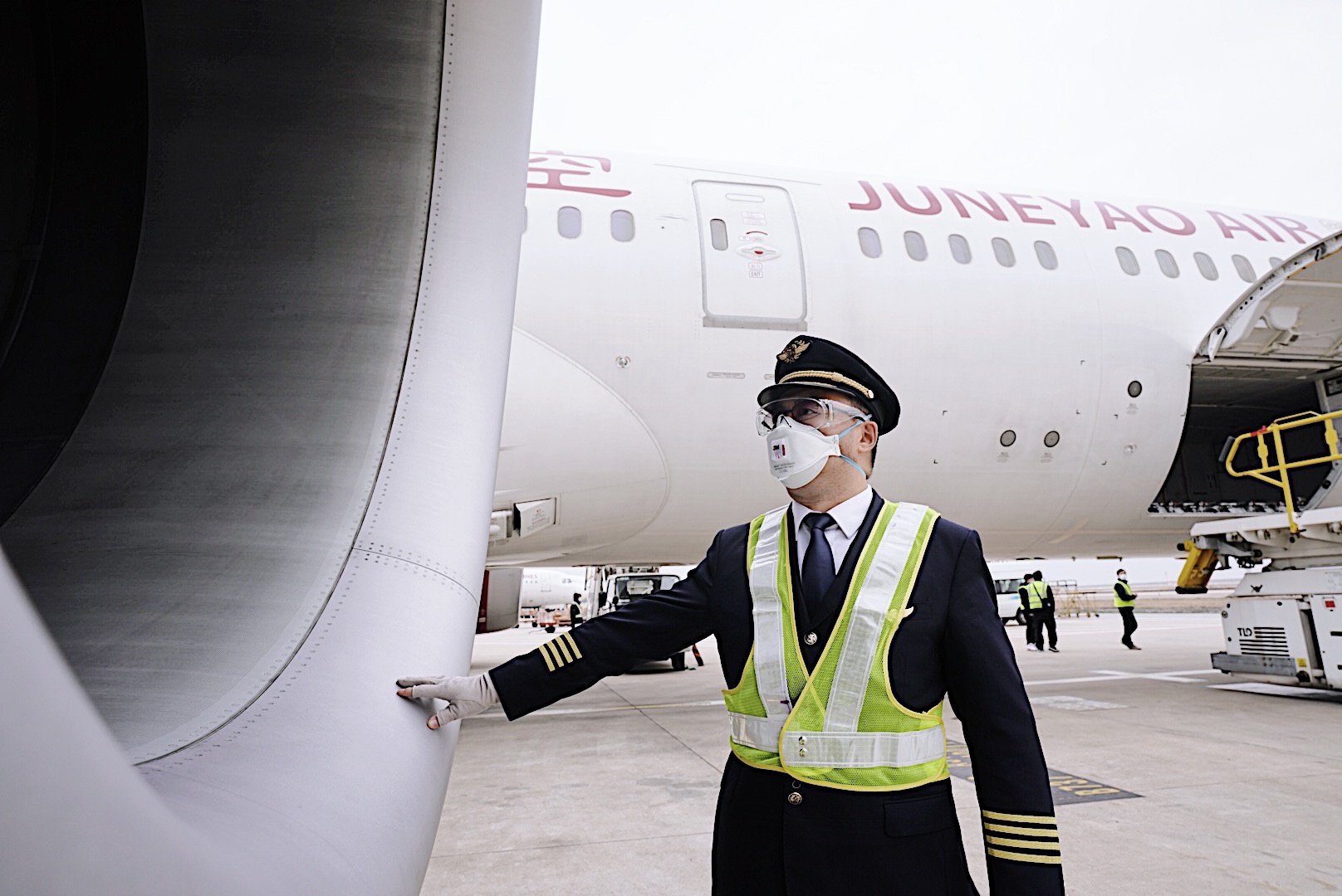 吉祥航空携1250箱防疫物资不载客执飞武汉