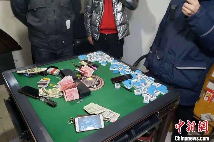 黑龙江五大连池8人聚众赌博每人罚款千元治安拘留10天 手机新浪网