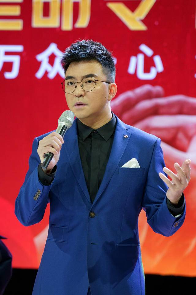 由江苏广电主持人孟非,李好,王珏,金思辰,张杨及词曲创作者唐炜共同