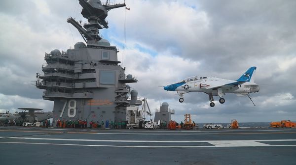 美媒：这艘美国最新航母 已成“可悲笑话”