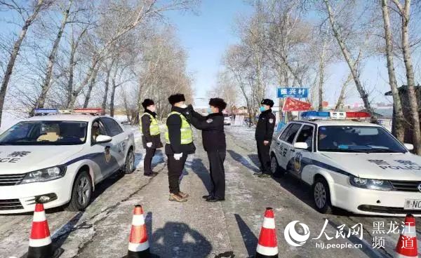 黑龙江省五大连池市民警“父子兵”携手逆行战疫情