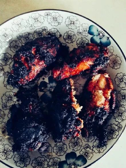 炸鸡翅了解一下!请问是黑色冰淇淋么?