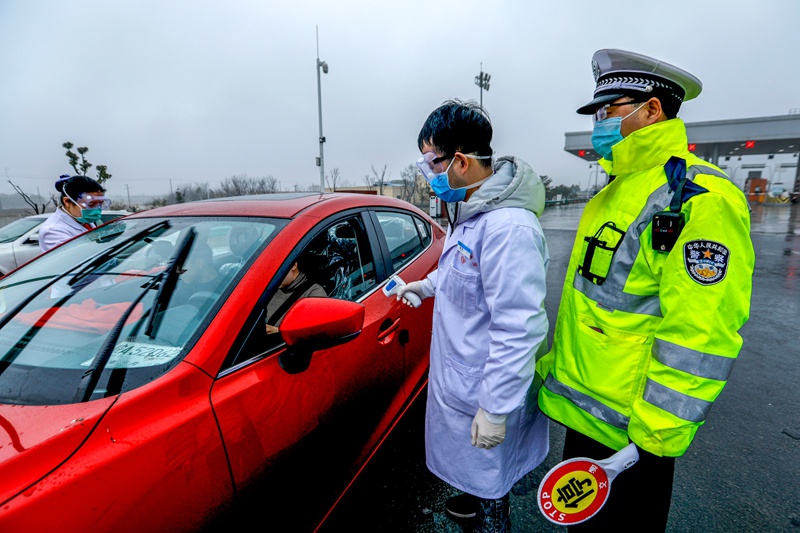 江淮战疫900多个疫情检查点站岗安徽公安全面投入抗疫阻击战