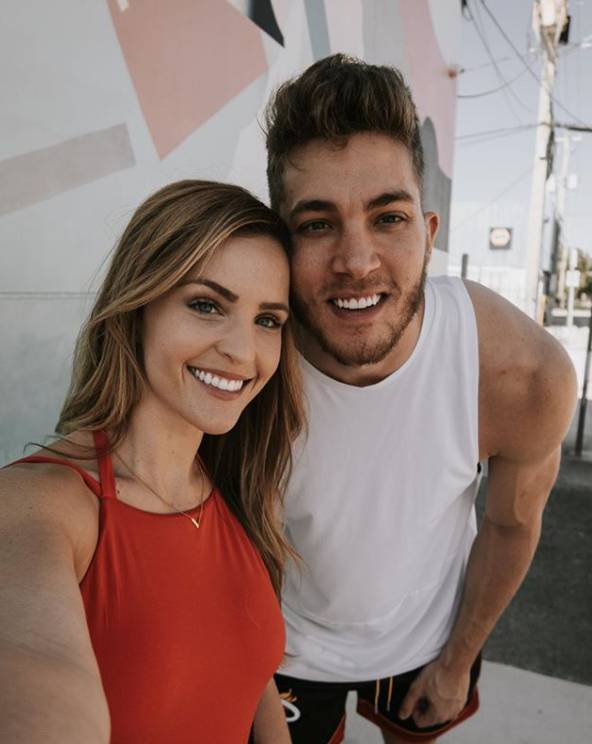 今日图集:热火白莱昂纳德娇妻 民间神射手艾莉