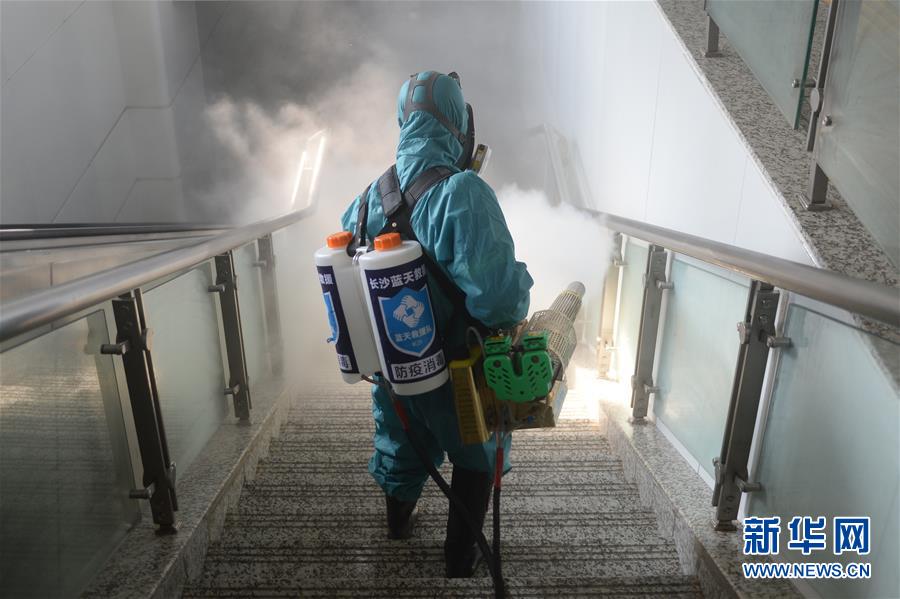 蓝天志愿者的消毒战"疫"
