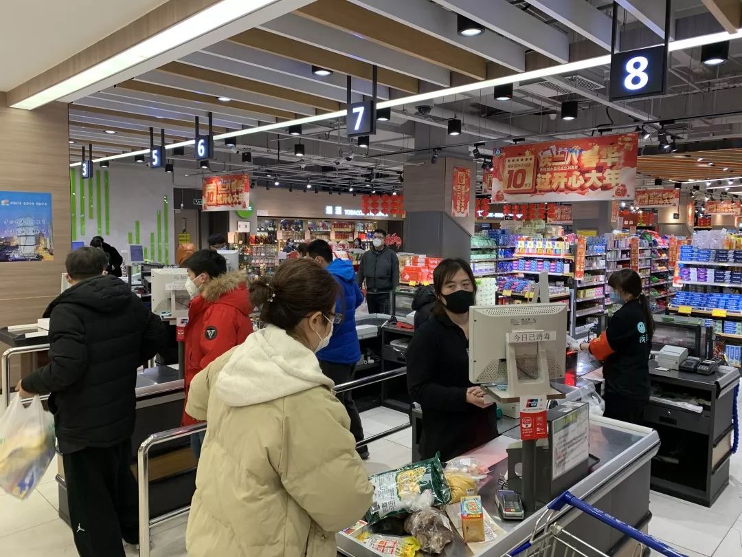 自今年1月中旬起,城乡118生活超市从零星的疫情新闻及市民购买物品的