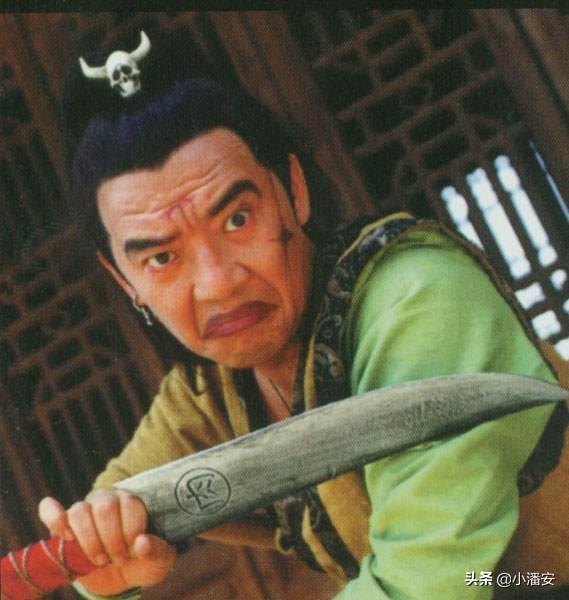 白开心在此时杀死了马踏雪,毫无防备之下,被磕头求饶的哈哈儿以暗器