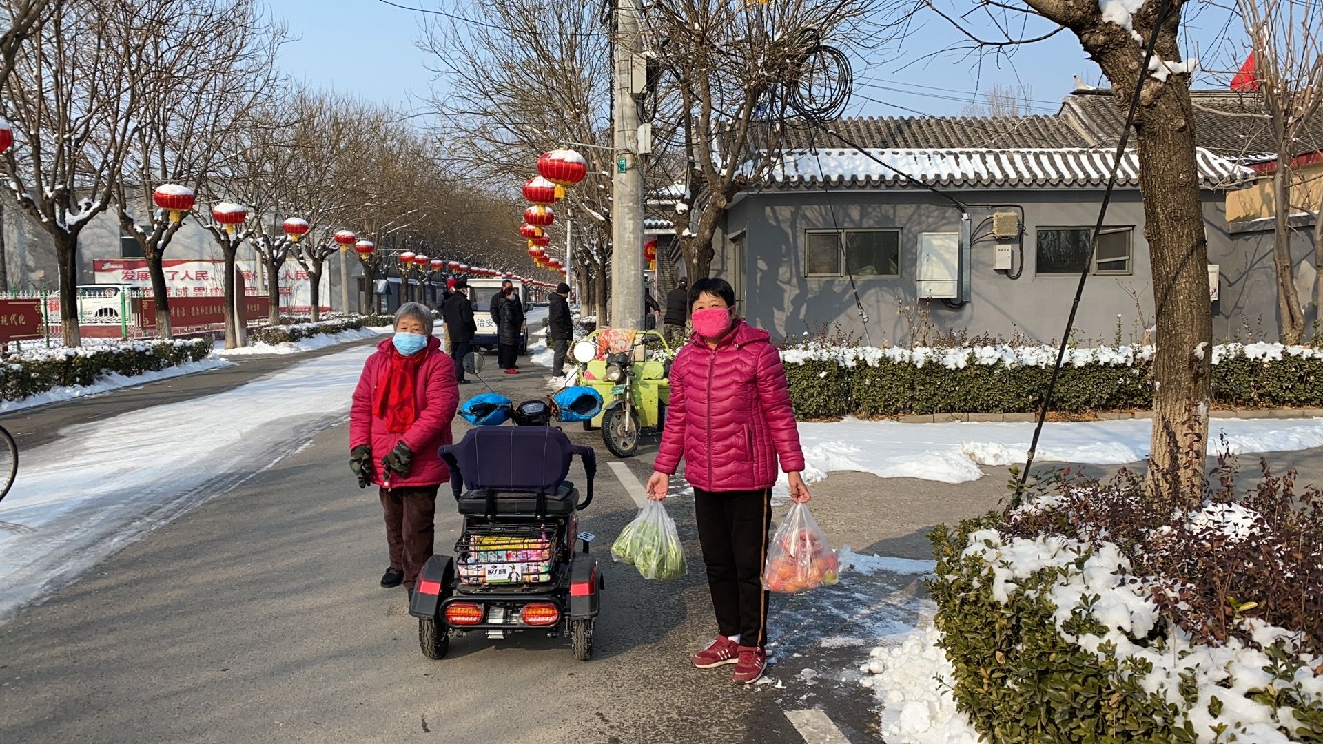 "平价蔬菜车"开进高丽营一村 村民买菜安全稳定有保障