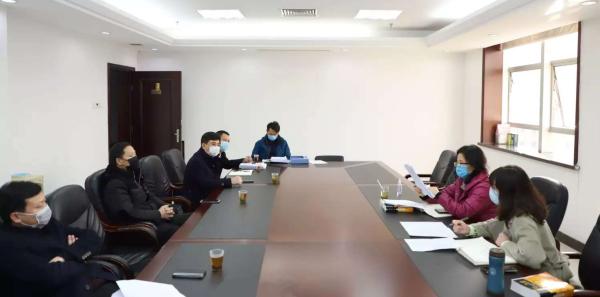 案件承办检察官与侦查人员召开案情交流会。 长沙市检察院 供图