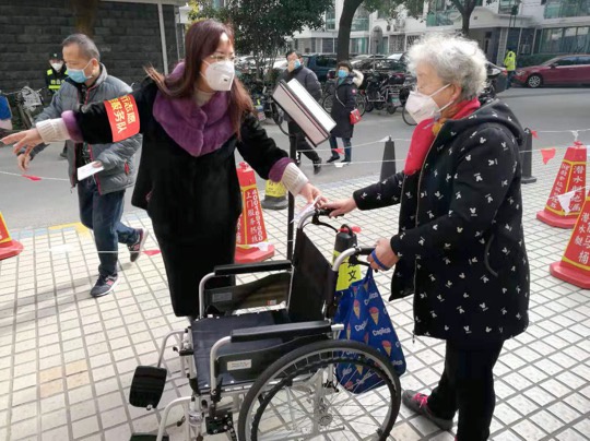 小区亲子群里出现一份特殊社会实践作业……闵行网红教师这样参与疫情防控休闲区蓝鸢梦想 - Www.slyday.coM