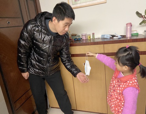 小区亲子群里出现一份特殊社会实践作业……闵行网红教师这样参与疫情防控休闲区蓝鸢梦想 - Www.slyday.coM