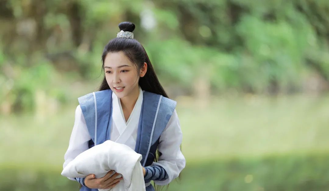 开年即霸屏来感受演员陈昊蓝的双色魅力