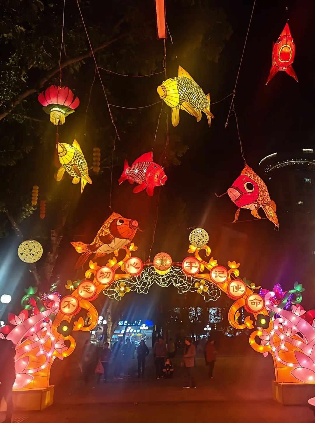 坚守传统愿不变盏盏鱼灯寄真情探访江门街坊记忆中的侨乡特色工艺