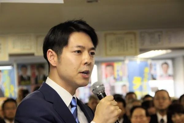 日本北海道男神知事被全网点赞顶着一张爱豆脸的他说所有结果我负责