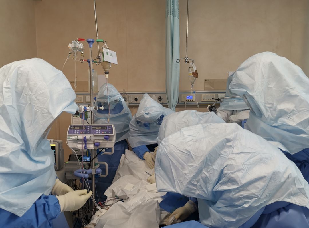 直击icu病房 他们就这样将濒死的重症患者救了回来 手机新浪网