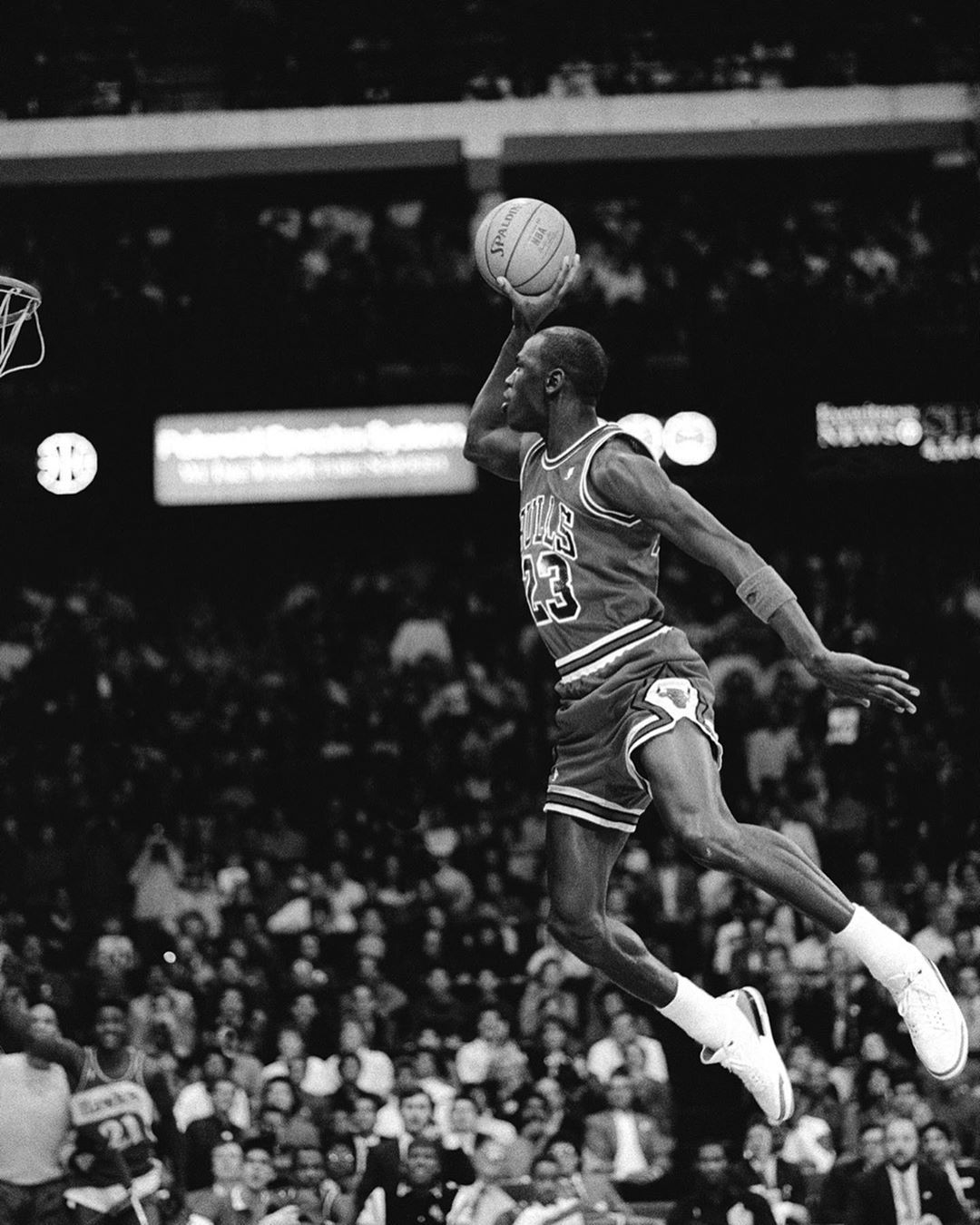 迈克尔乔丹丨每帧扣篮都能做成海报的男人