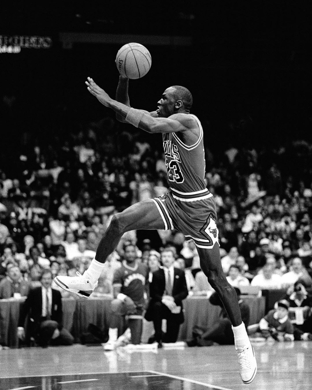 迈克尔乔丹丨每帧扣篮都能做成海报的男人