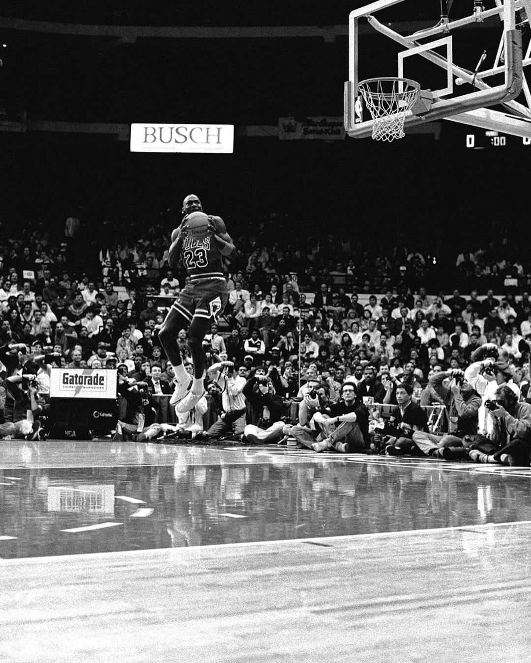 迈克尔乔丹丨每帧扣篮都能做成海报的男人