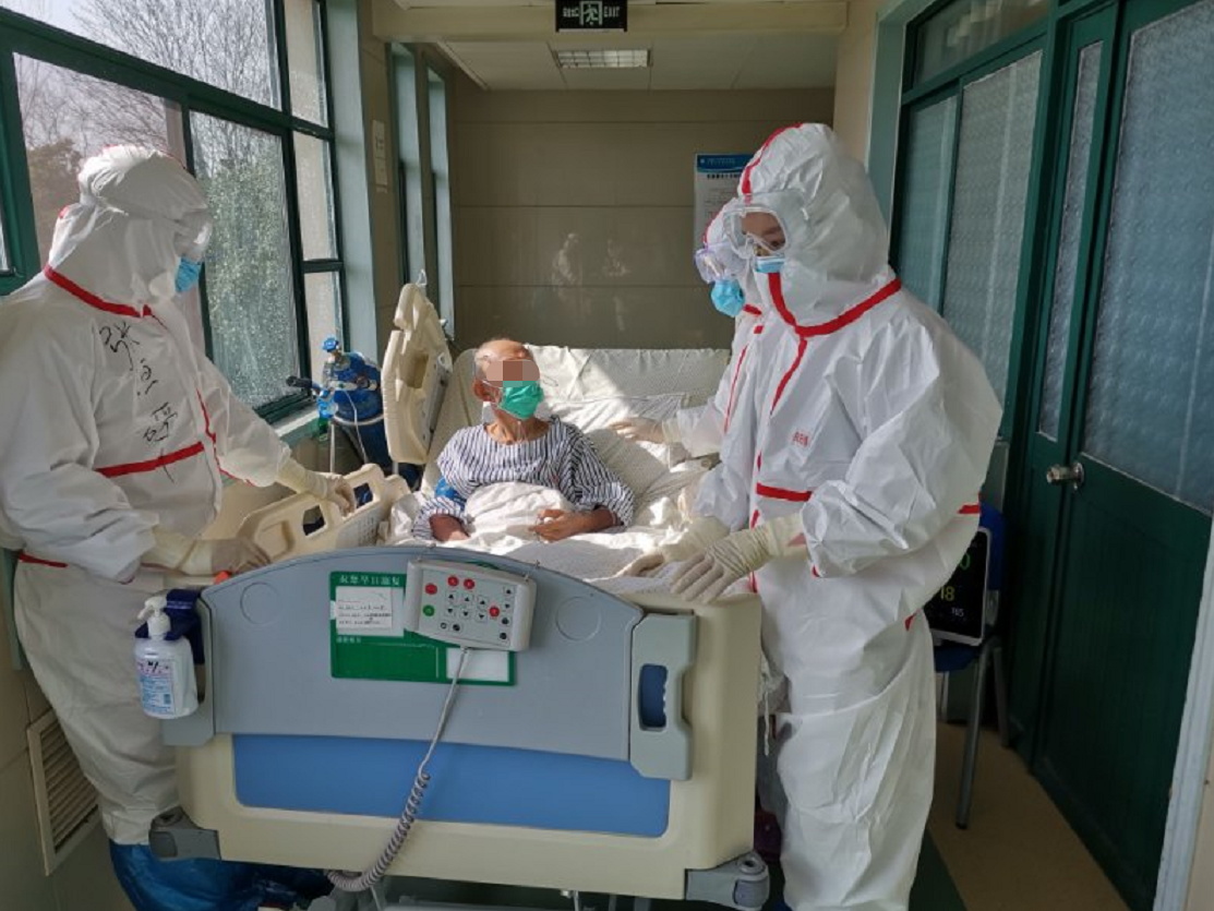 战疫一线安徽93岁最高龄新冠肺炎患者29日出院中国科大附一院新冠肺炎