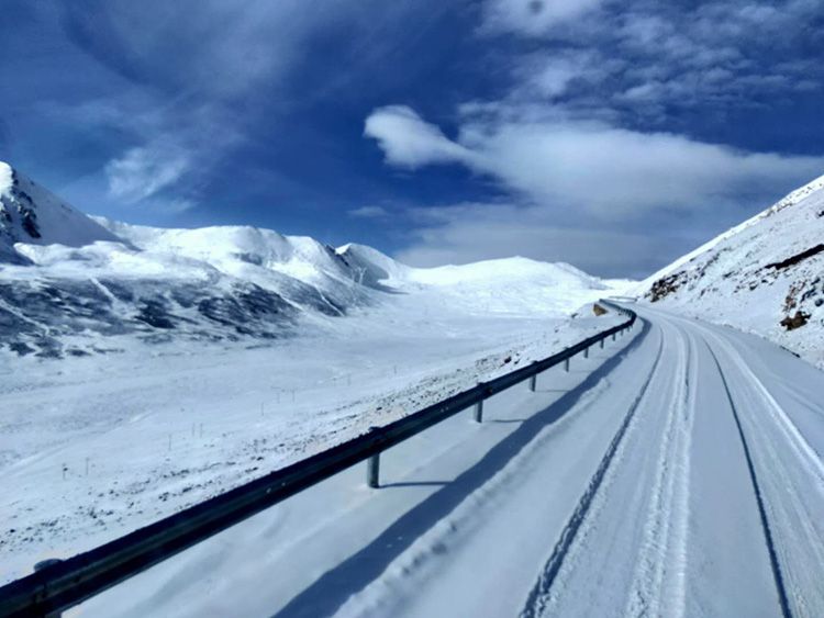 游青山沿途经过昆仑山，雪山高原，极其寒冷。游青山/供图