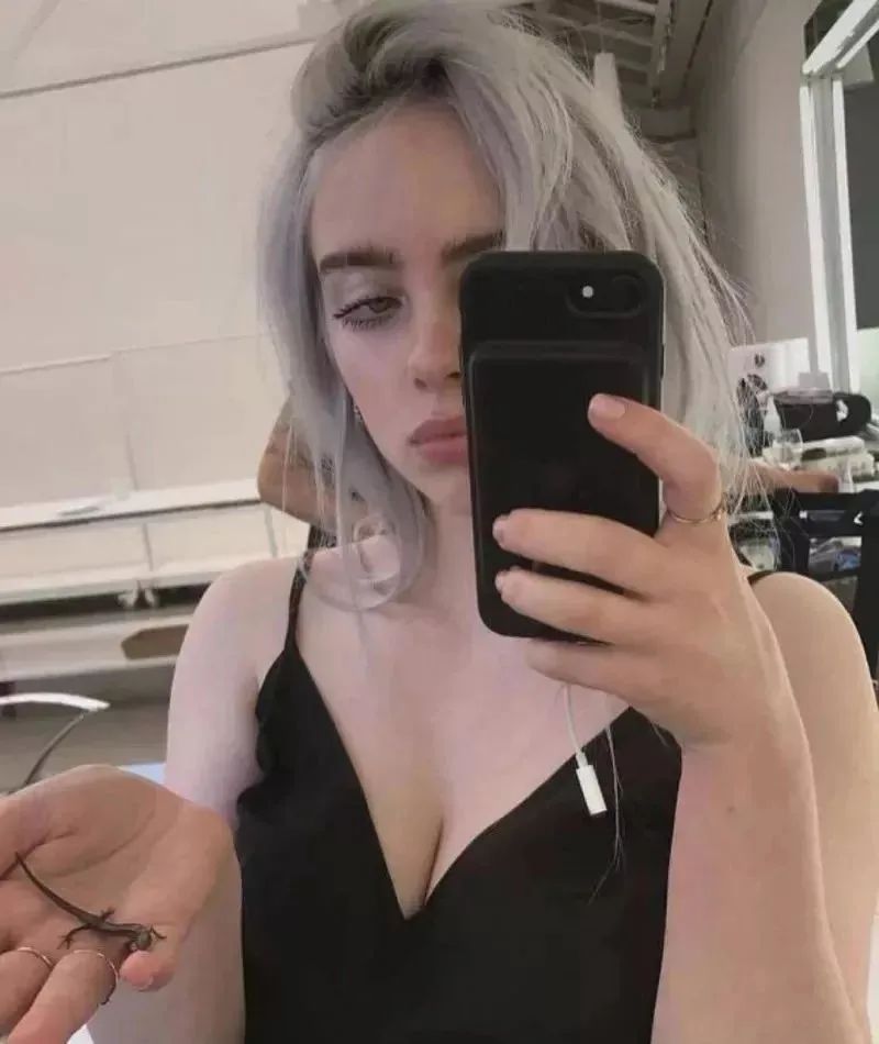 壁纸丨碧梨billie Eilish 这女人该死的肥美 肥美 壁纸 愿望 新浪新闻