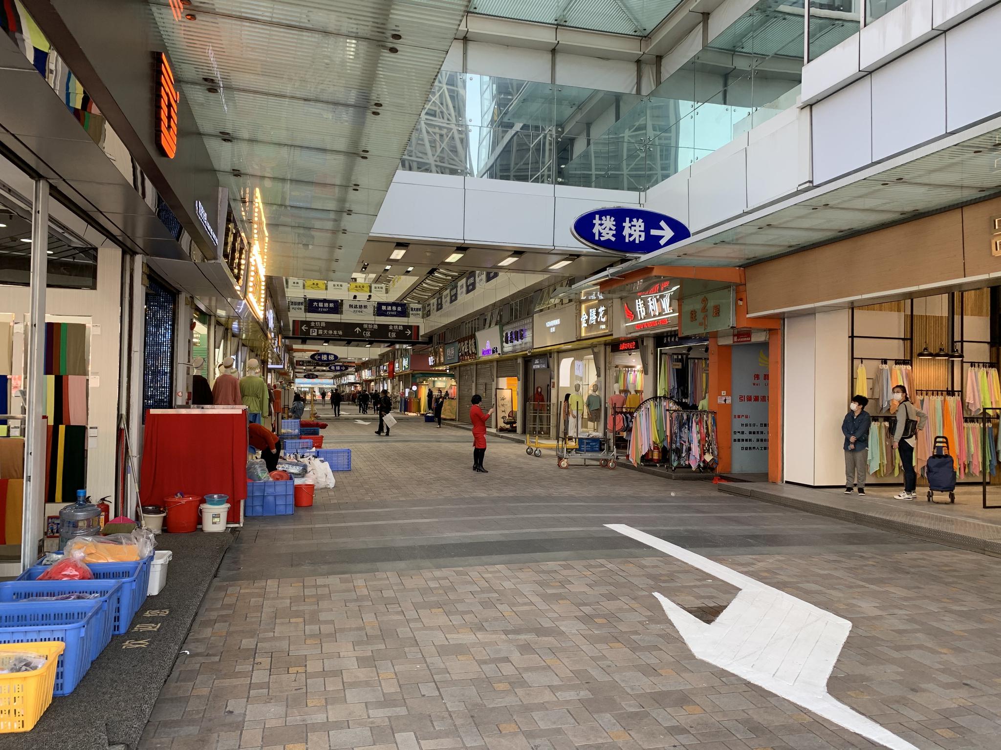 广州国际轻纺城复市首日:场内有序,场外排队|轻纺城_新浪财经_新浪网